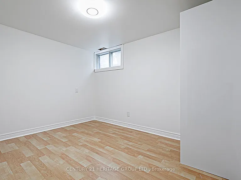 219 Harris Ave #BASEMENT — Photo 12