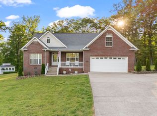 1497 N Hummingbird Ln, Dickson, TN 37055