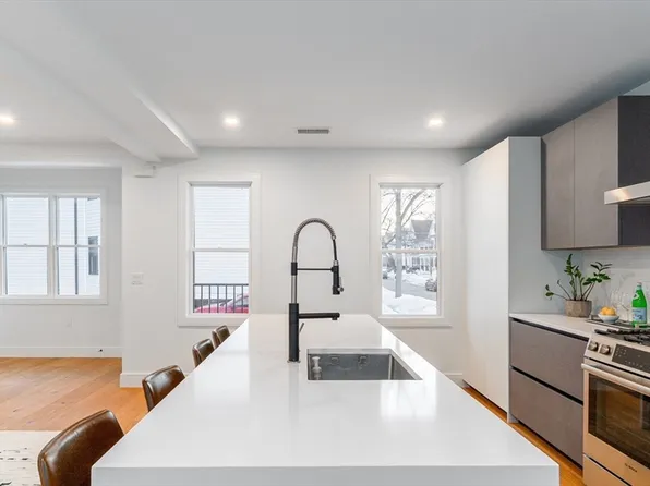 89 Cleveland St #89, Arlington, MA 02474