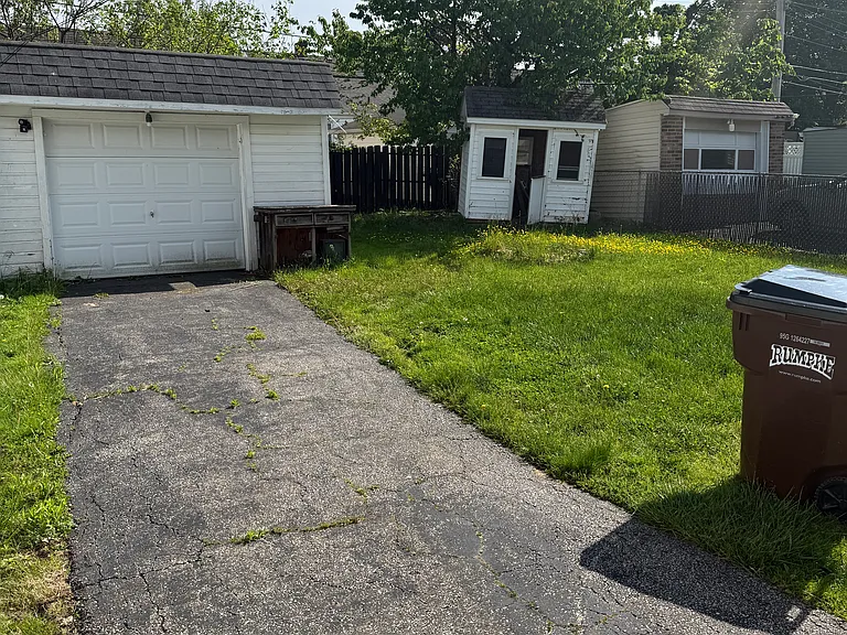 8005 Wainstead Dr — Photo 16
