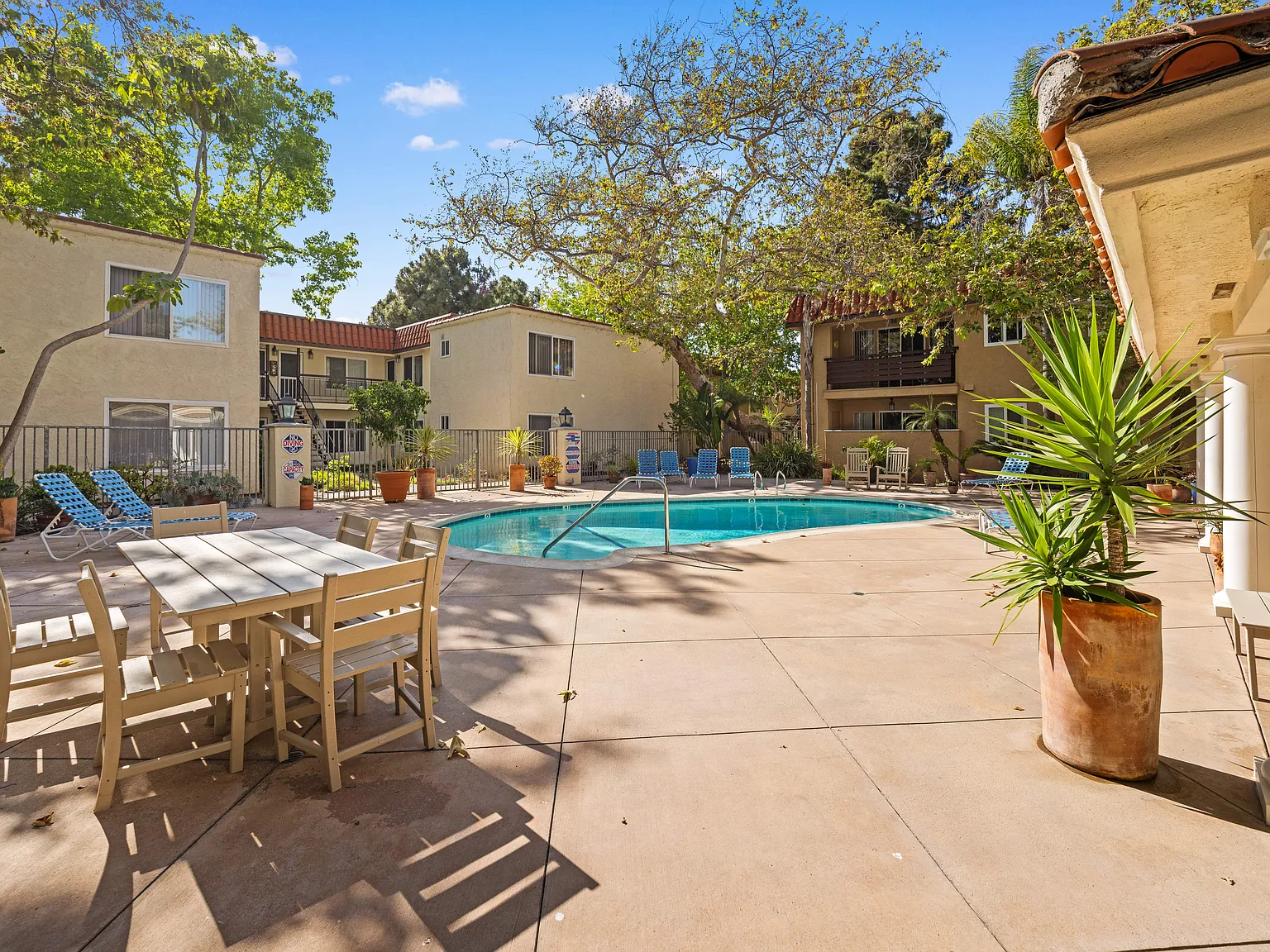 Los Patos Apartments — Photo 4