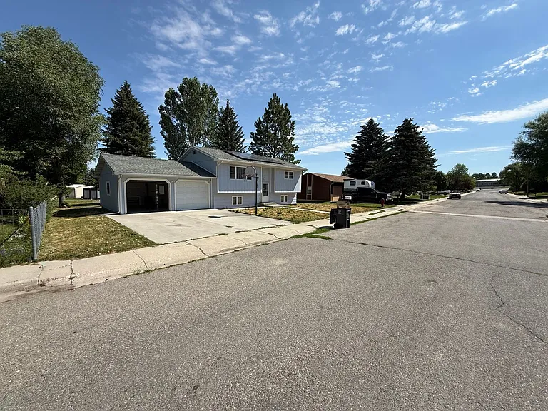 365 Bellvue Ave — Photo 2