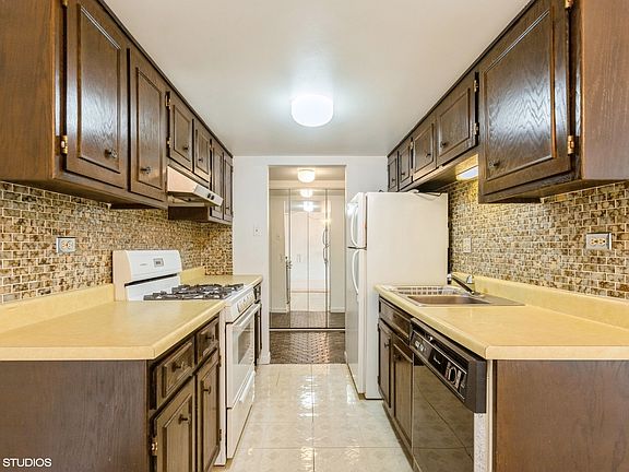 5th image of 500 Redondo Dr APT 504