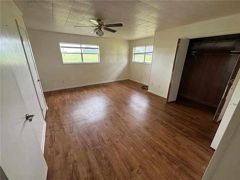 1063 Bowman Ln — Photo 5