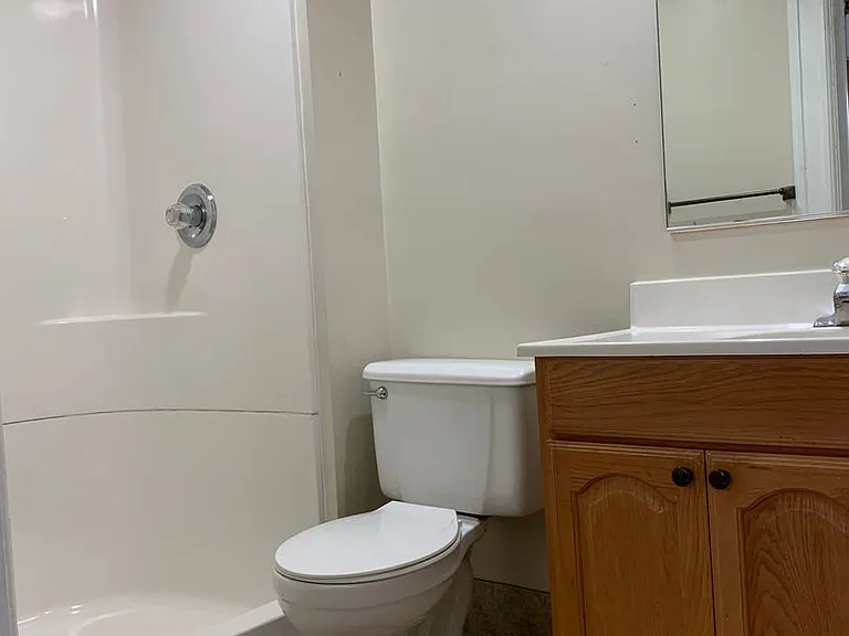 422 W Loras St — Photo 5