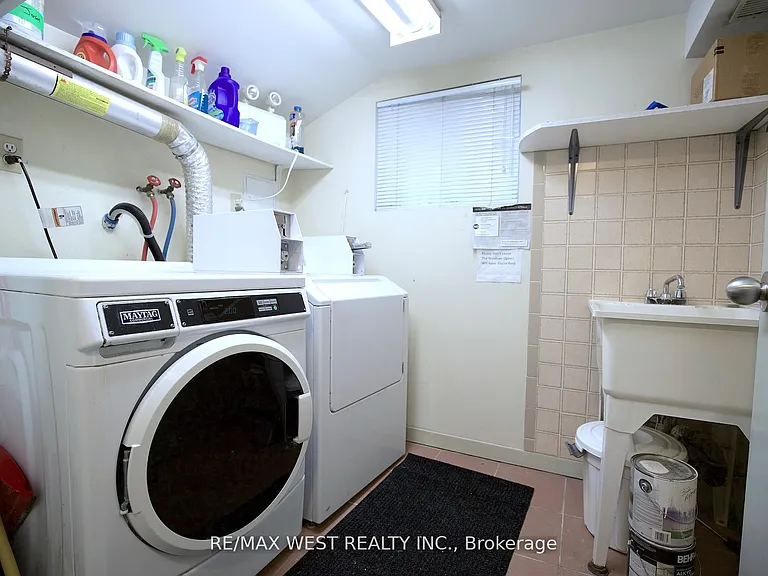32 Beatrice St #BASEMENT — Photo 11