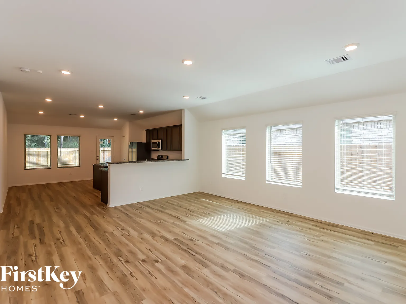 4 bed, 2.0 bath, 1922 sqft, $2,210 — Photo 4