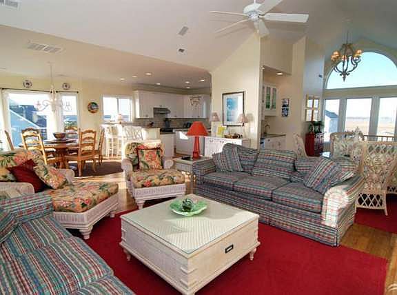 5th image of 509 W Beach Dr