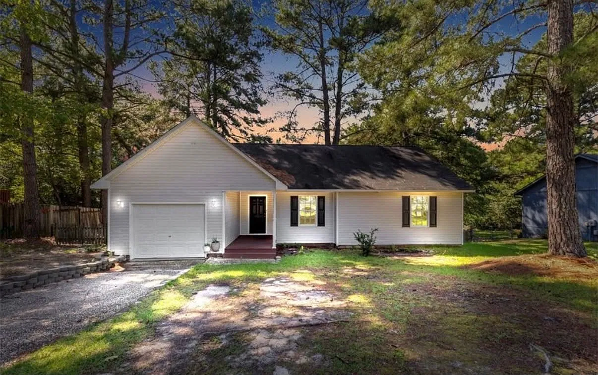 3 bed, 1349 sqft, $1,800 — Photo 1