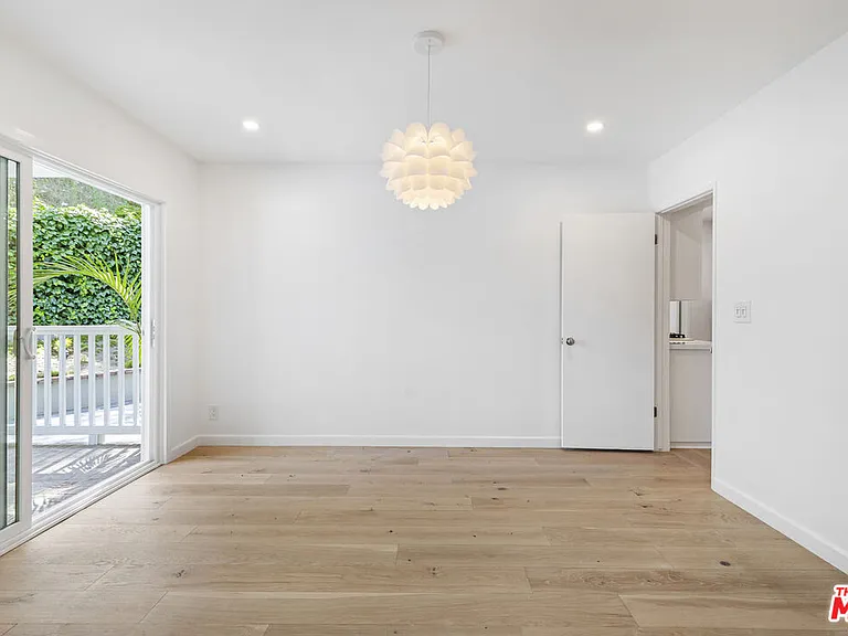 3101 N Beachwood Dr — Photo 9