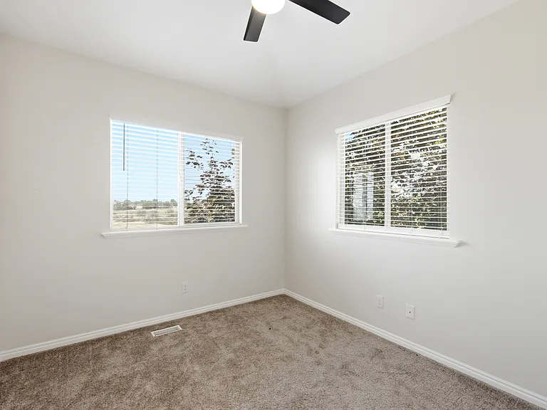722 W Webb Rd — Photo 14