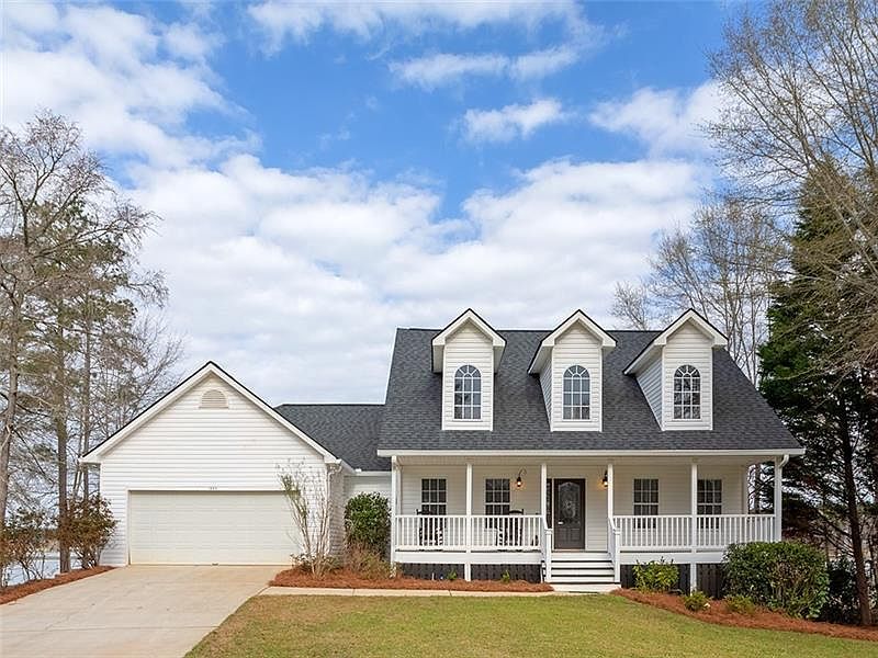 1st image of 2820 Lake Crest Dr