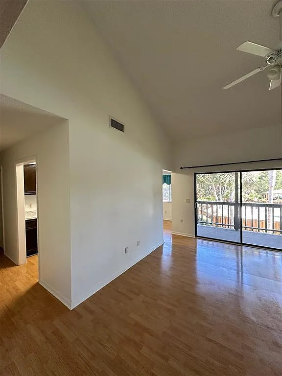 3 bed, 1352 sqft, $2,295 — Photo 2