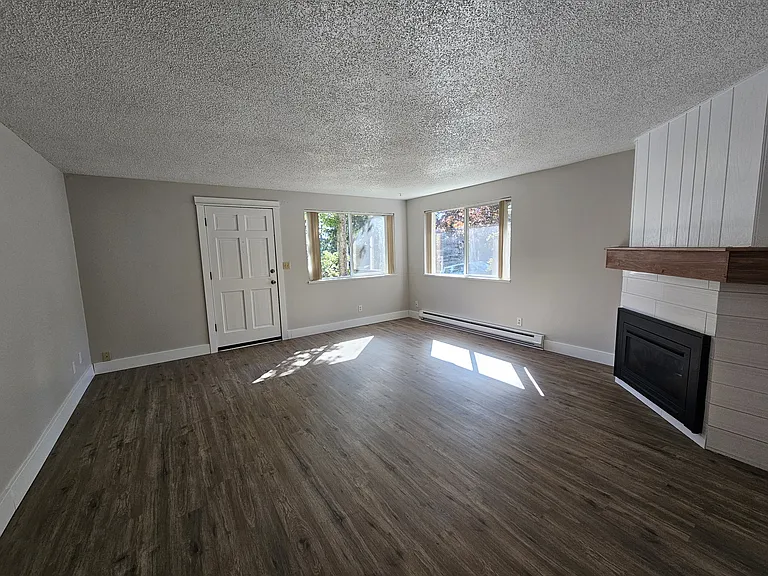 18616 Midhill Cir — Photo 4
