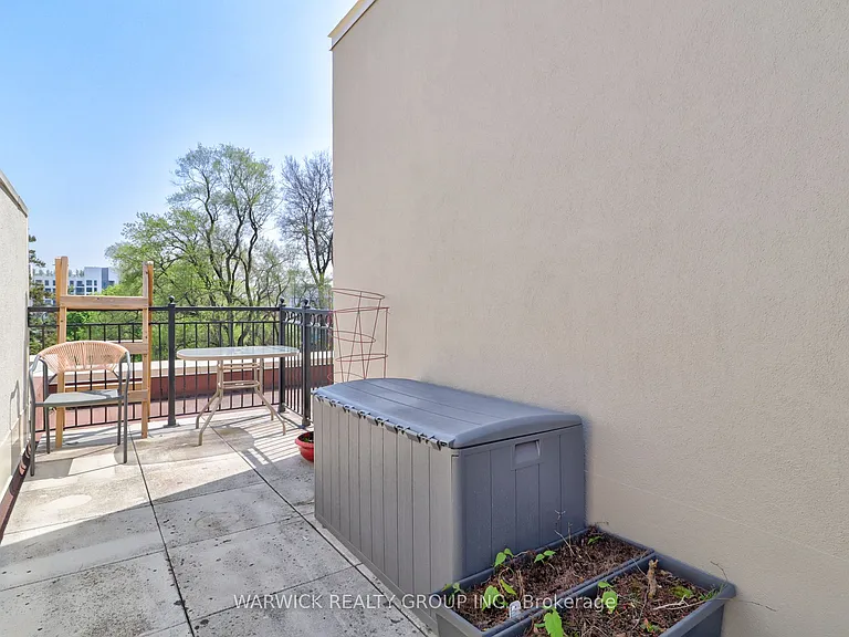 645 Davenport Rd #10 — Photo 24