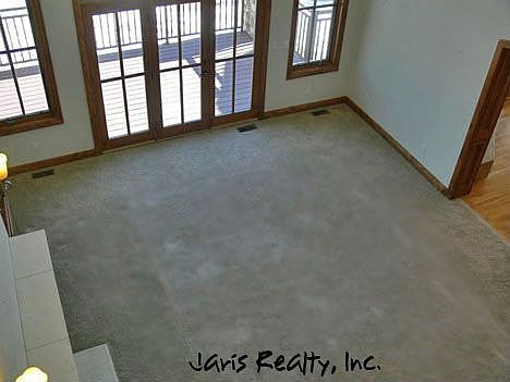 11815_family4_lookingdown