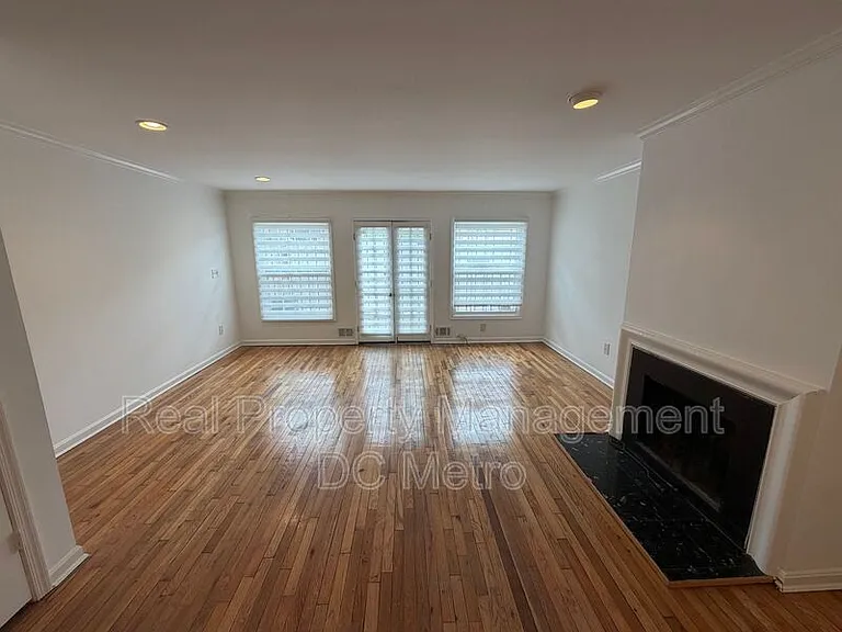 1406 Carrollsburg Pl SW — Photo 8