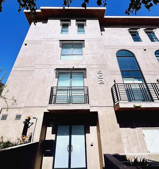 552 N Hobart Blvd #208 — Photo 1