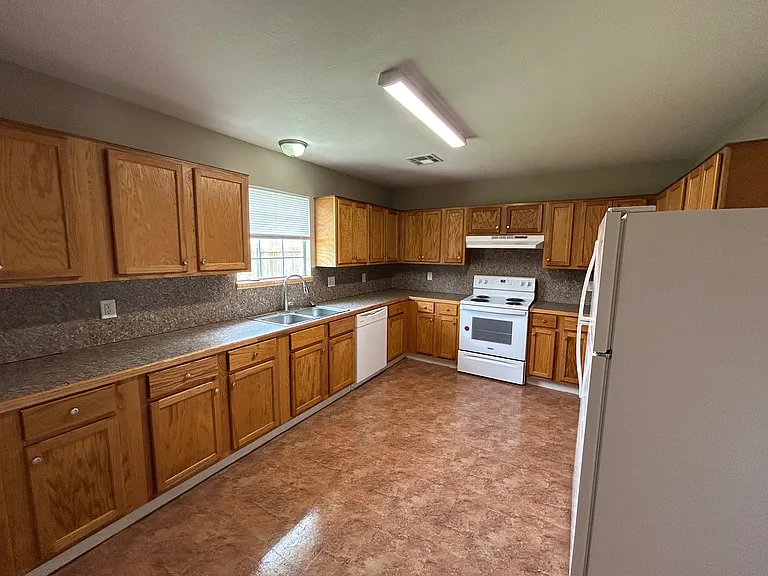 5009 Weston Dr — Photo 4