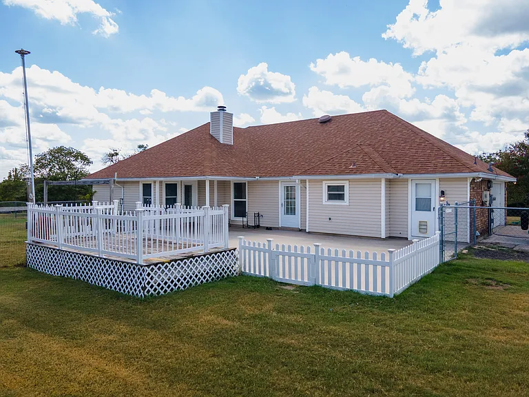 122 County Road 4936 — Photo 28