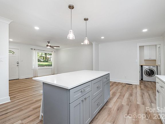 5th image of 125 Midwood Ln