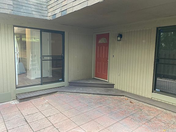 Private Front Patio with Dual Screen Doors