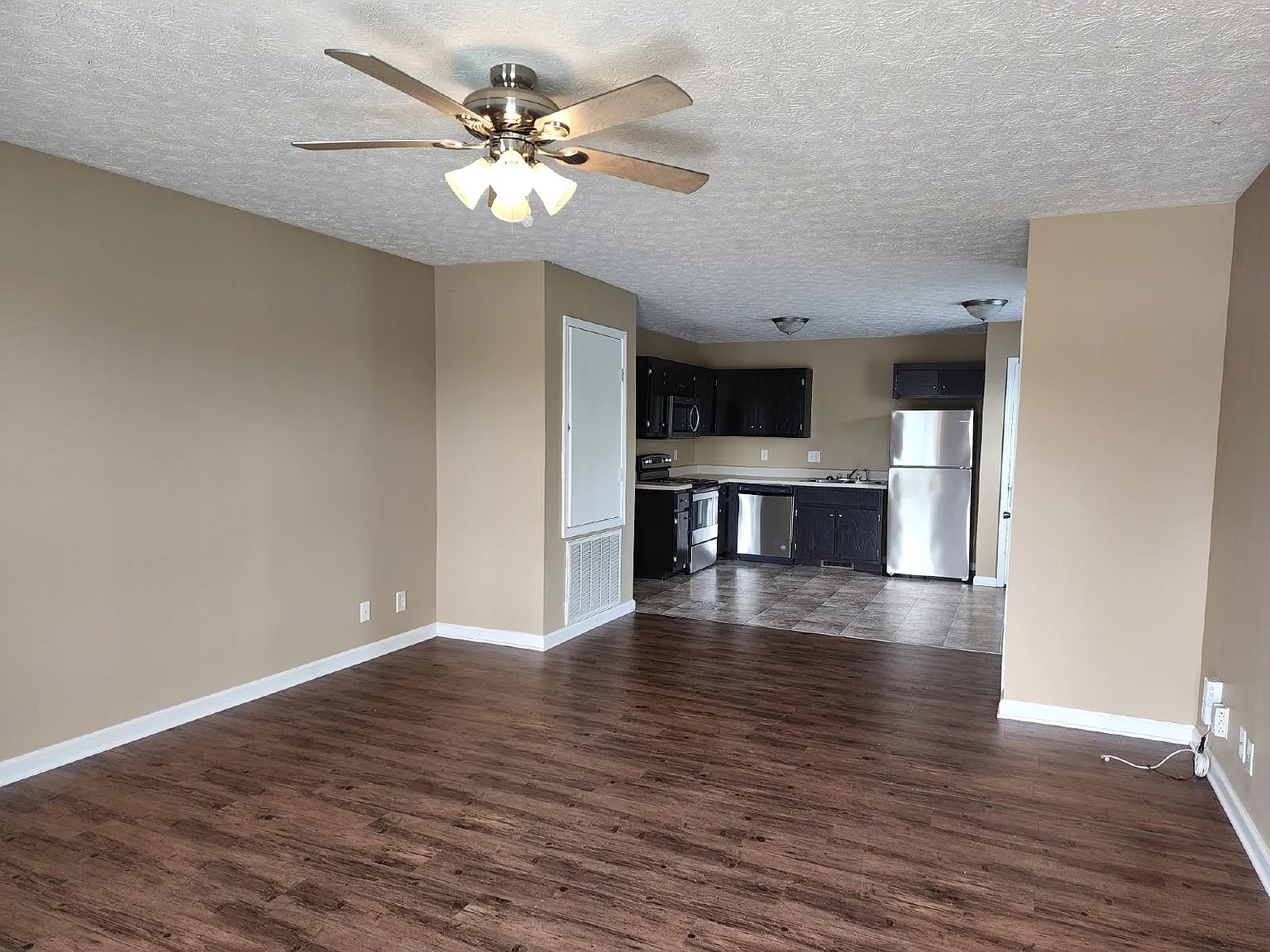 2 bed, 1.0 bath, 1045 sqft, $1,195 — Photo 3