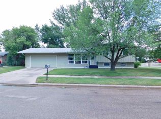 1825 12th St SW, Minot, ND 58701