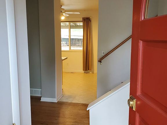 3rd image of 1385 Linden Ave