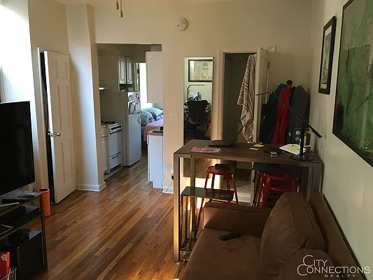 Rented by City Connections Realty | media 2