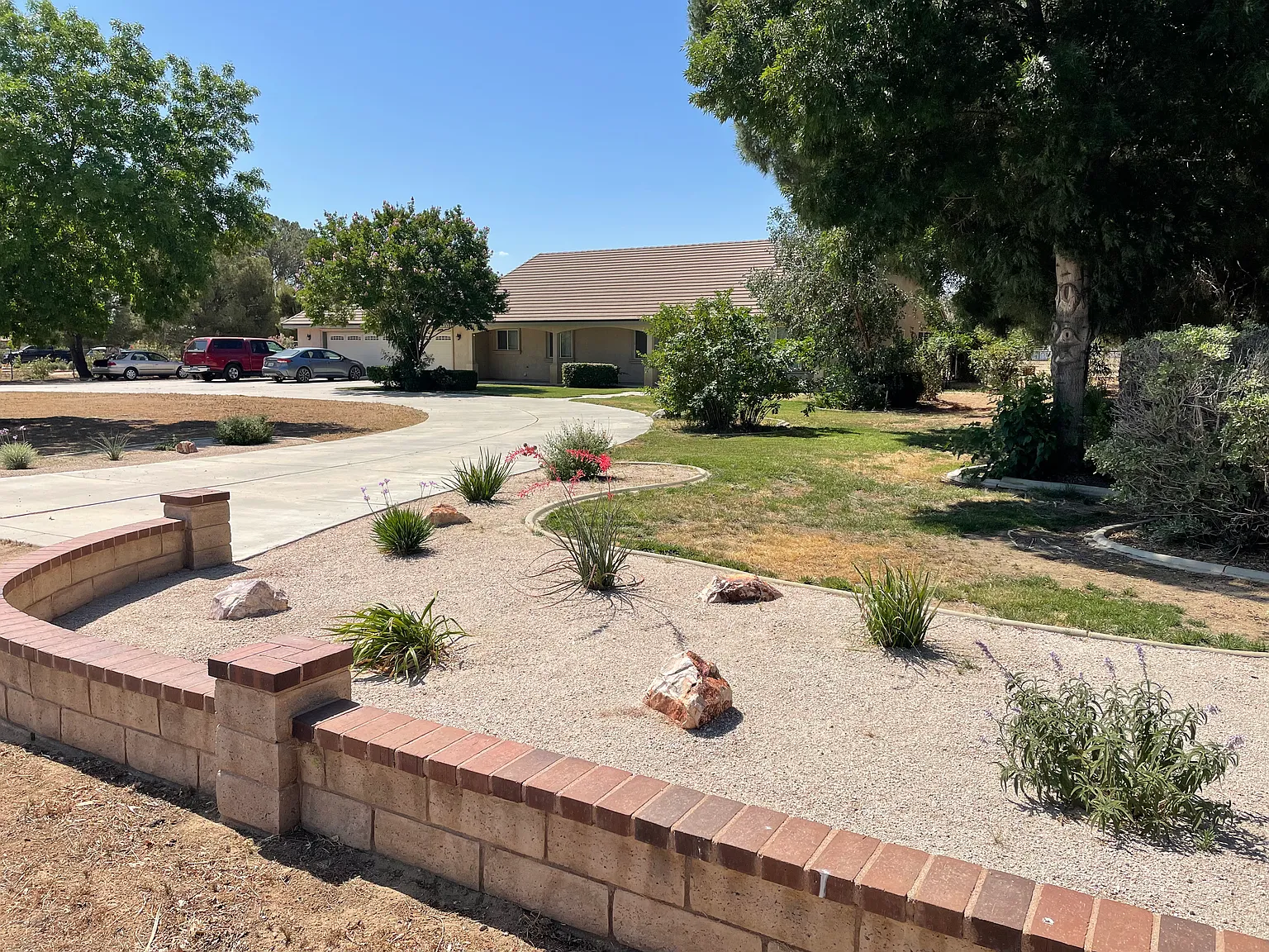 4 bed, 2.5 bath, 2268 sqft, $3,700 — Photo 2
