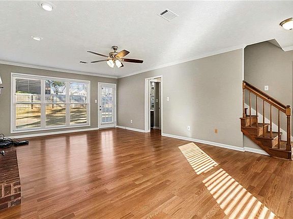 4th image of 200 Weatherly Dr