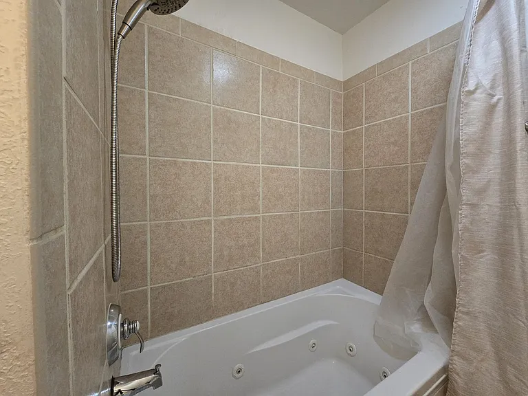 601 W San Mateo Rd #124 — Photo 13