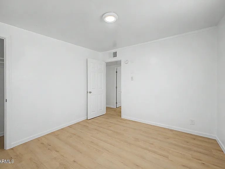 2038 E Lemon St — Photo 13