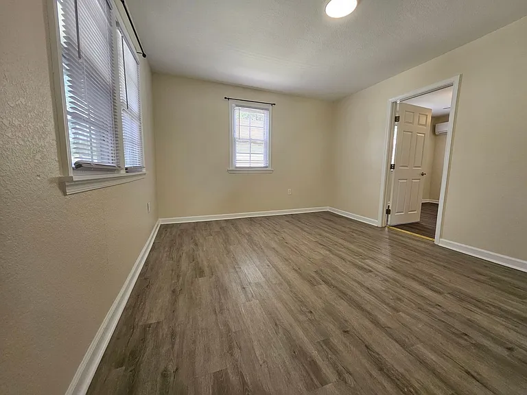 212 Middle St — Photo 14