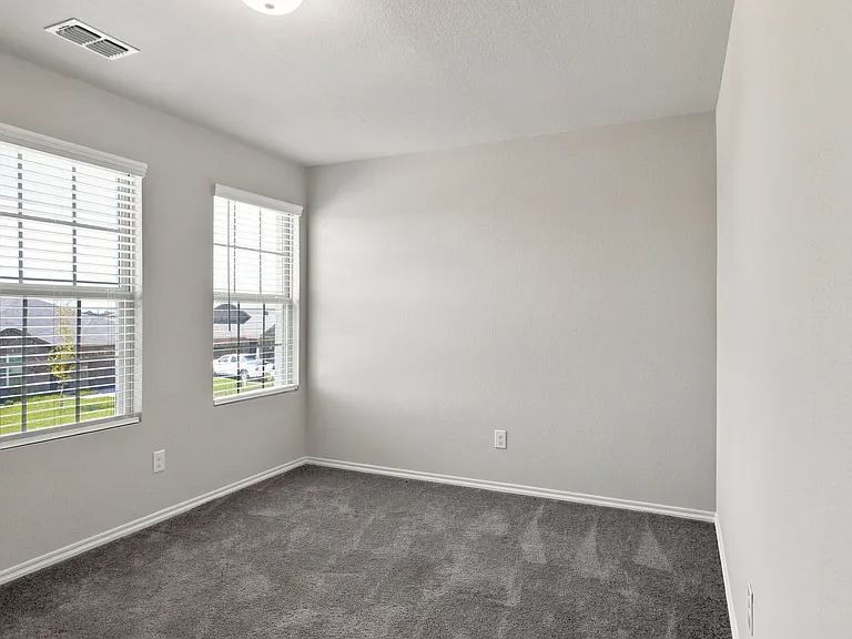944 Ravenwood Ln — Photo 40