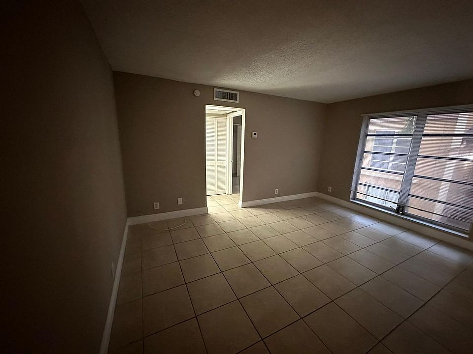 1st image of 4513 Treehouse Ln #H