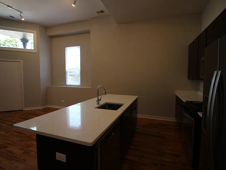 1801 W School St #2S — Photo 11