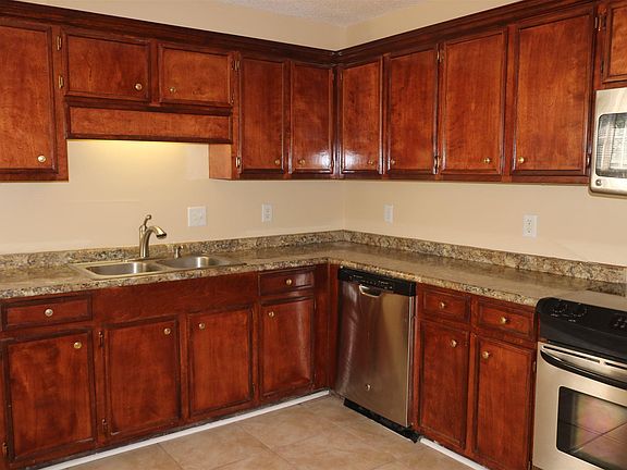 4th image of 1029 Majestic Cir