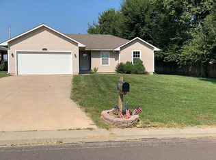 3843 NW Dondee Ln, Topeka, KS 66618