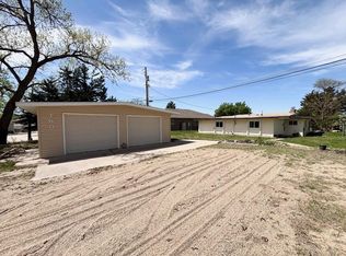 2 S Shore Dr, Columbus, NE 68601