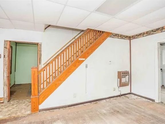 3rd image of 214 Upper Clinton St