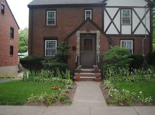 298 Russett Rd, Chestnut Hill, MA 02467