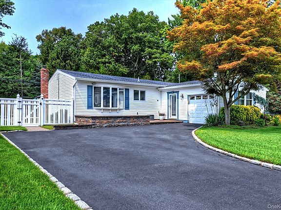 2nd image of 116 Shenandoah Boulevard N