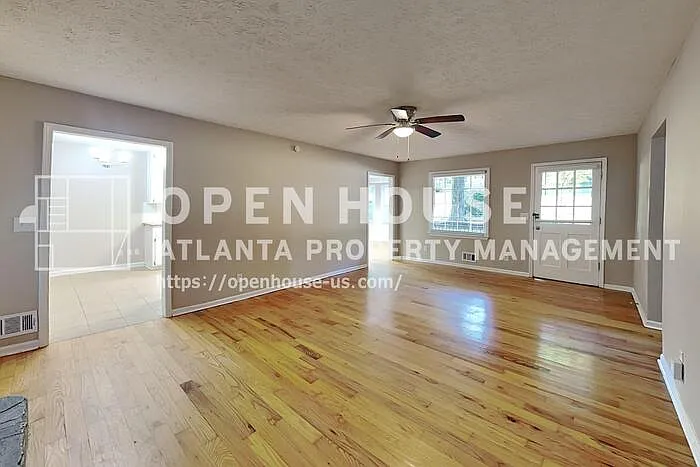 3 bed, 2.0 bath, 1316 sqft, $1,975 — Photo 3