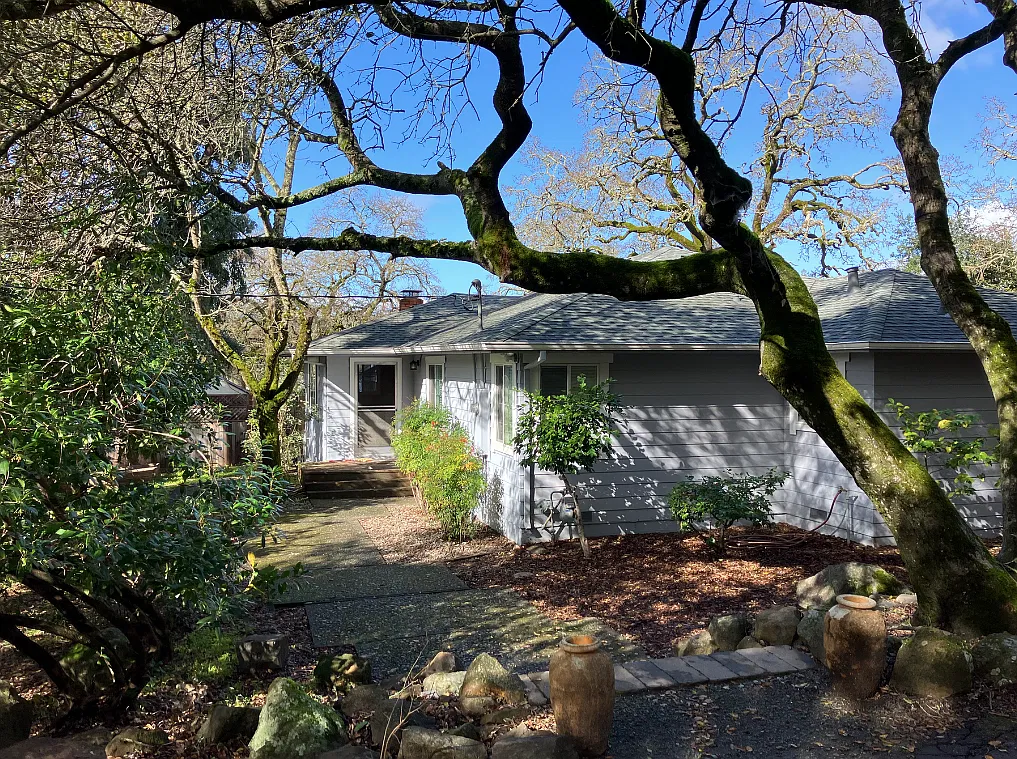 3 bed, 1650 sqft, $3,850 — Photo 1