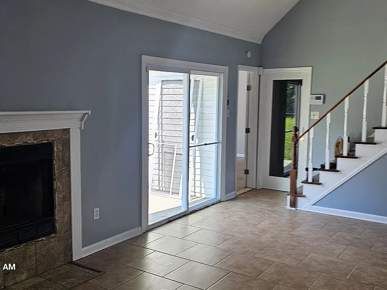 404 Corrine Ct — Photo 5