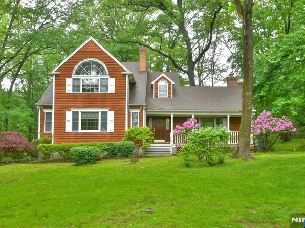 67 Locust Ln, Upper Saddle River, NJ 07458