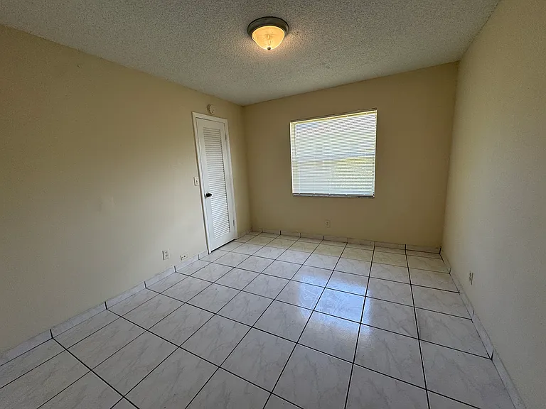 4371 Riverside Dr #D — Photo 9