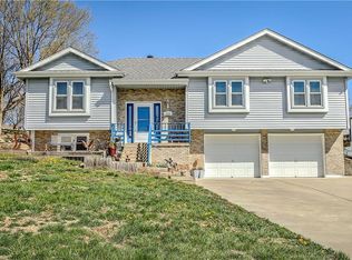 1006 W Ryan Rd, Grain Valley, MO 64029